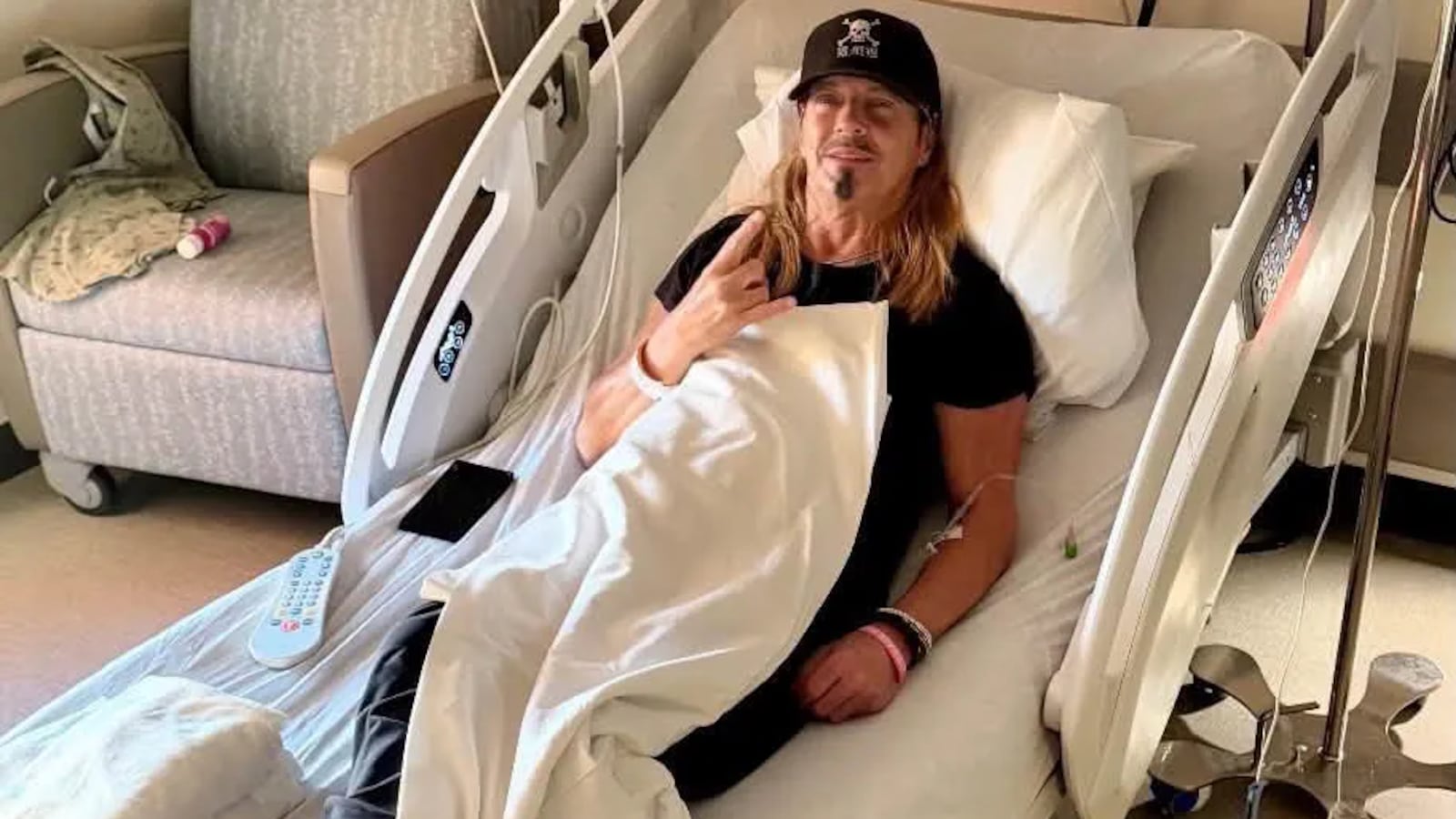 Bret Michaels offers an update on Facebook after a fight with a kidney stone.