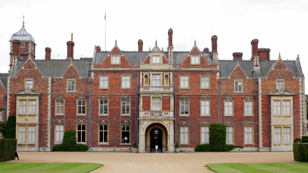 galleries/2012/01/03/history-of-sandringham-house-photos/history-of-sandringham-tease_eypgf4