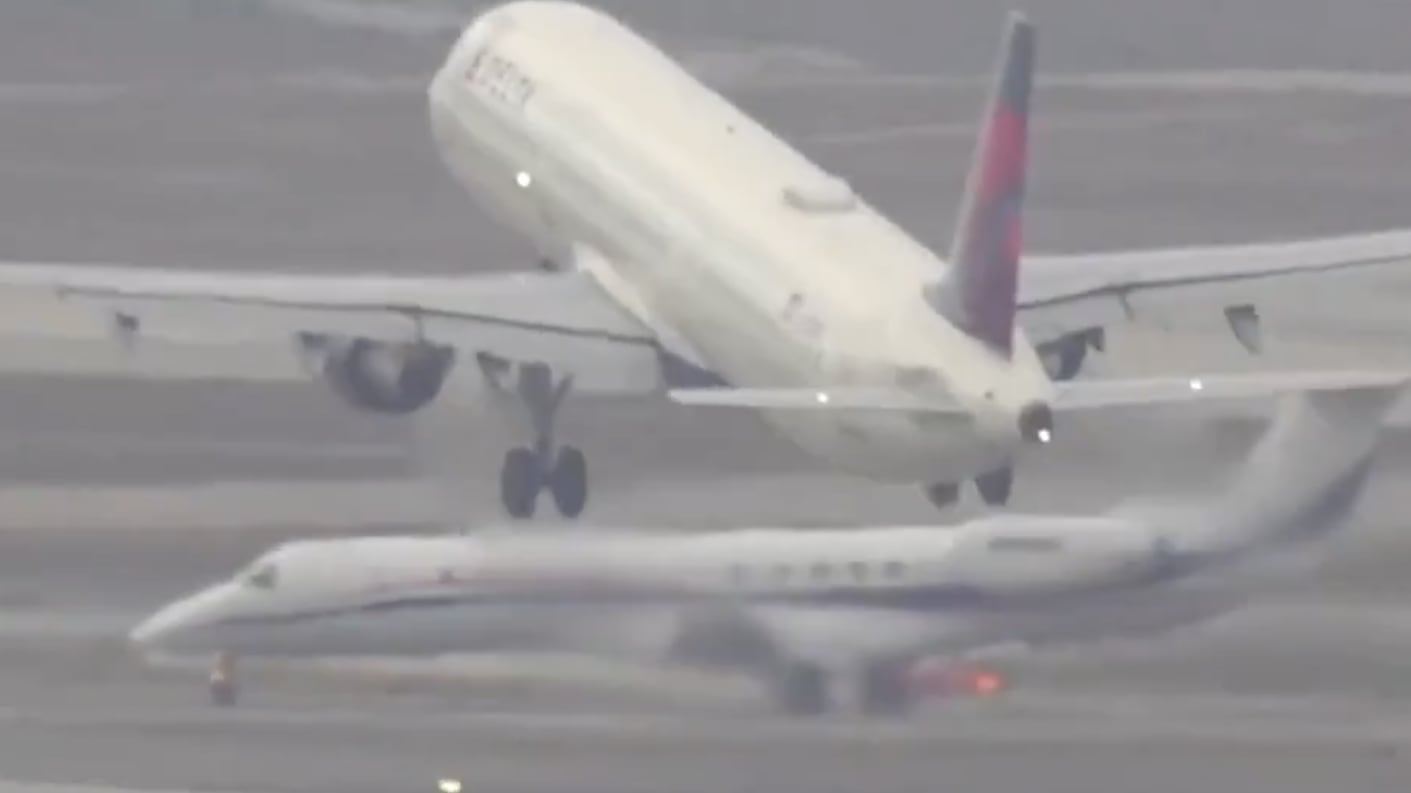 Embraer E135 jet and Delta Flight 471.