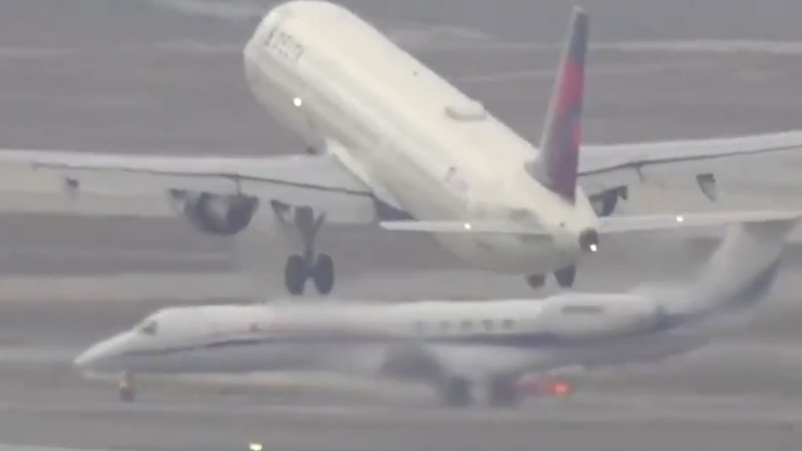 Embraer E135 jet and Delta Flight 471.