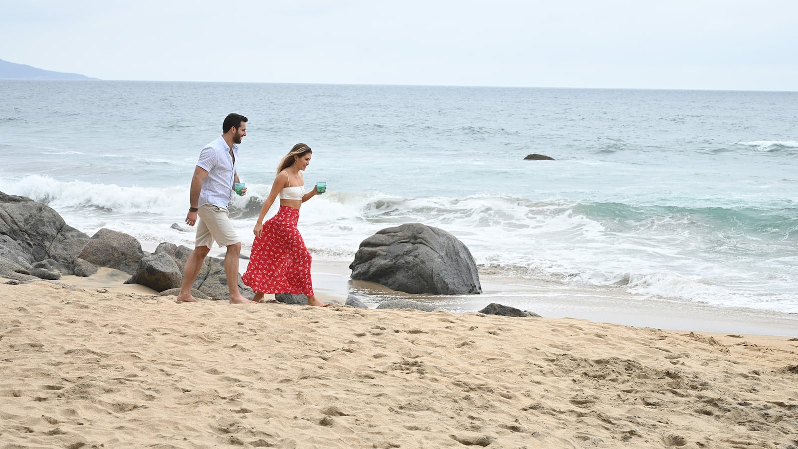 190805-julian-bachelor-in-paradise-tease_kmwbjb