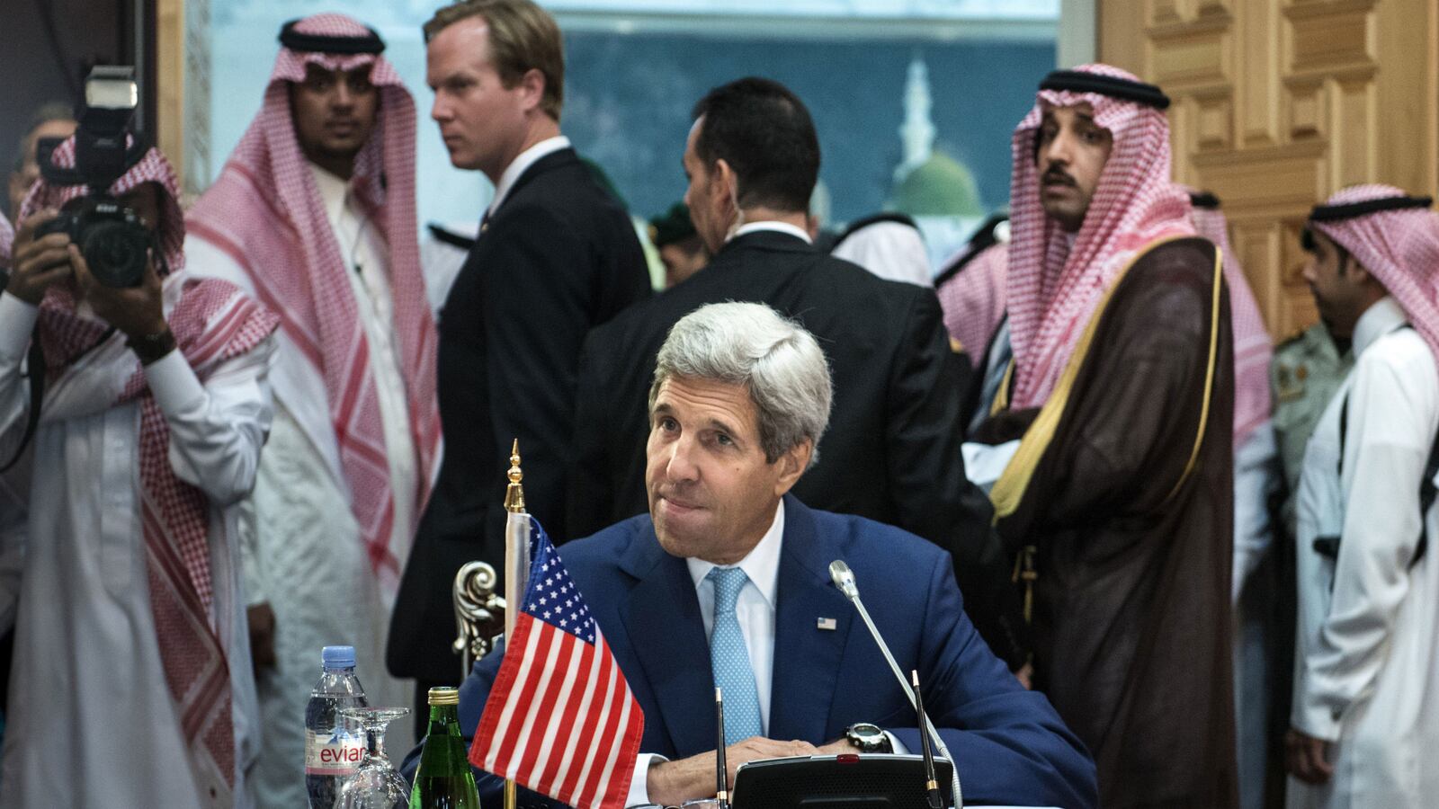 cheats/2014/09/11/kerry-u-s-is-not-at-war-with-isis/140911-john-kerry-cheat_oi3xzp