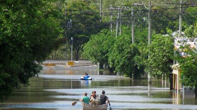 cheats/2011/01/03/australian-floods-to-last-weeks/australia-flood-2_nhfjdt