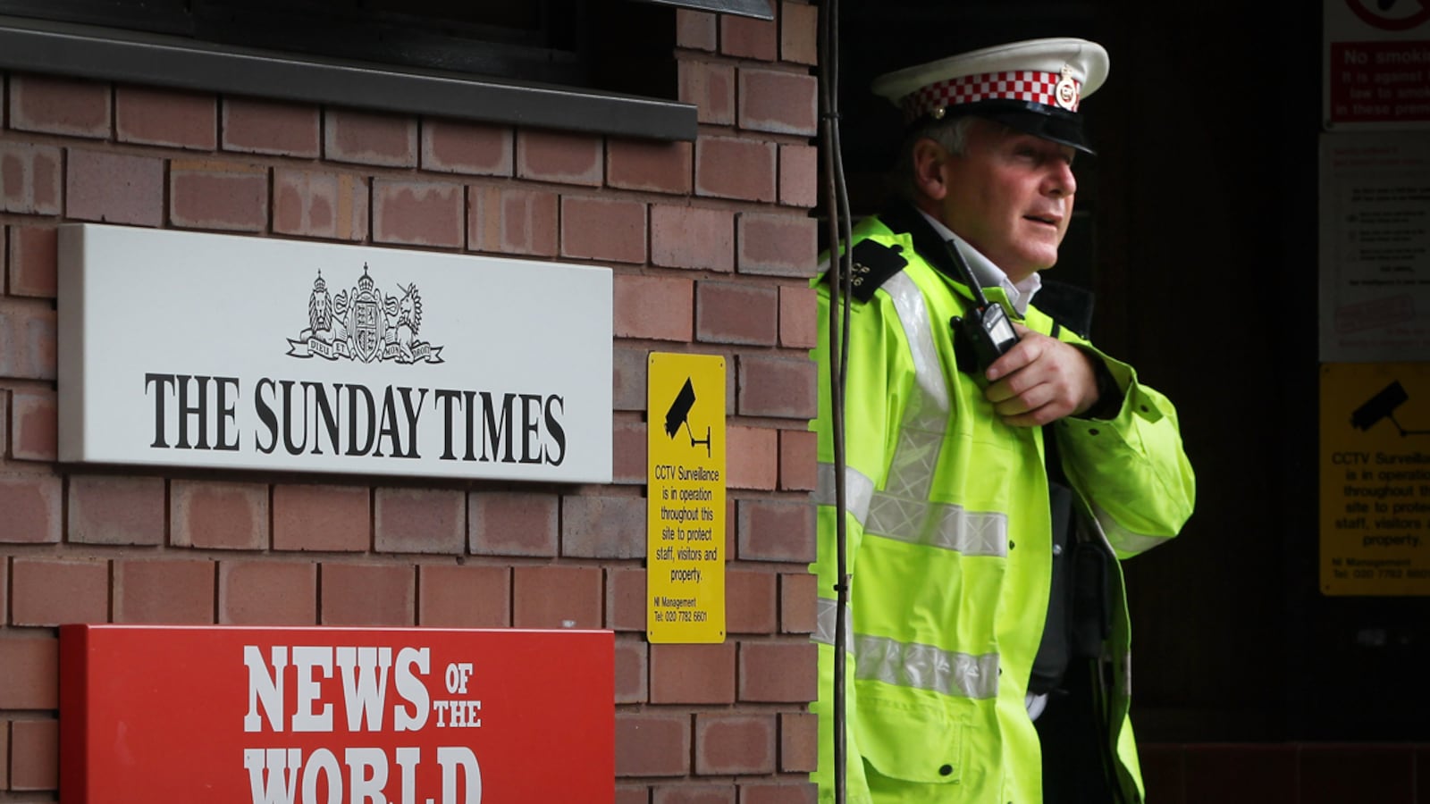 articles/2011/08/03/news-international-twist-ian-hurst-computer-hacking-allegations/news-world-hacking-allegations-stakeknife-underhill_hefvh1