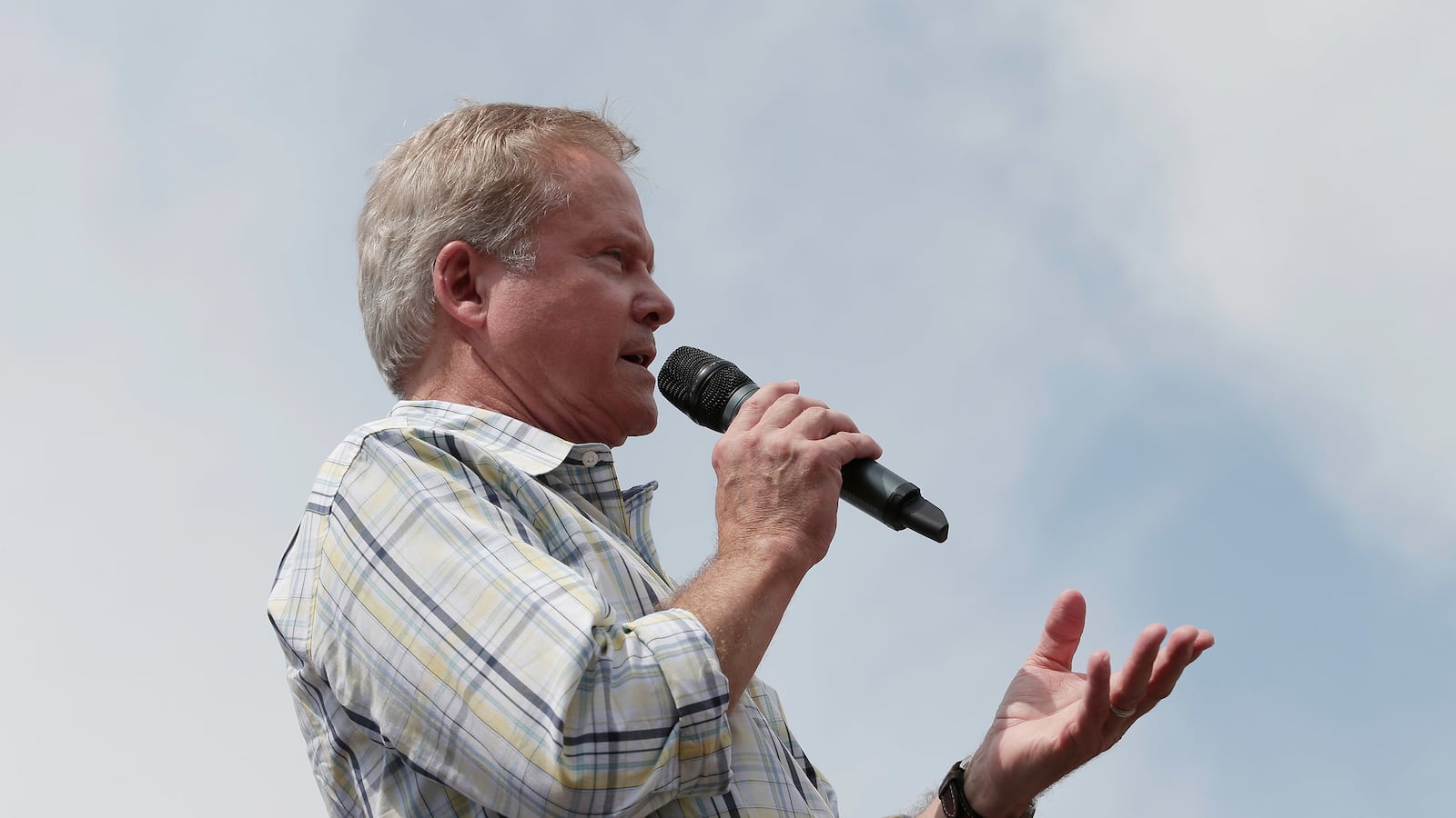 articles/2015/10/20/jim-webb-s-biggest-crowd-was-for-his-funeral/151020-kucinich-webb-tease_zzwkyo