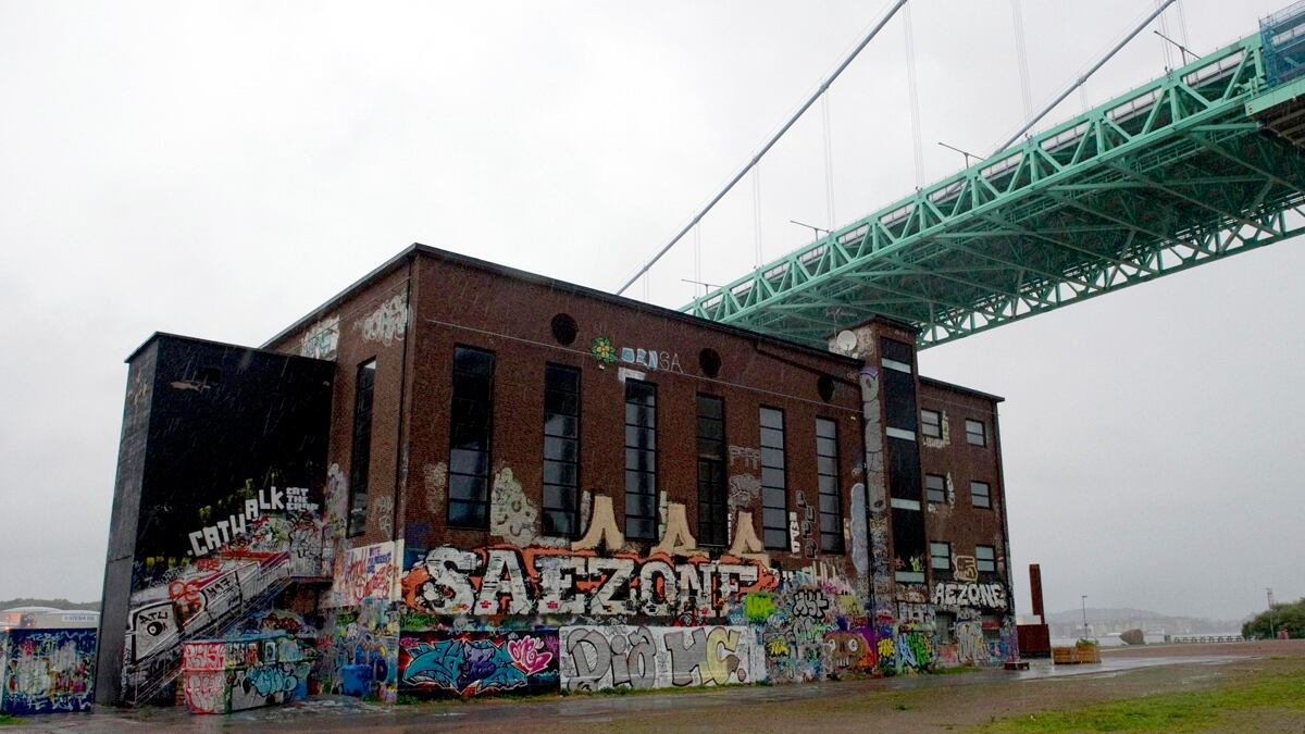 cheats/2011/09/11/sweden-arrest-4-terror-suspects/sweden-terrorist-arrest-cheat_yervvn