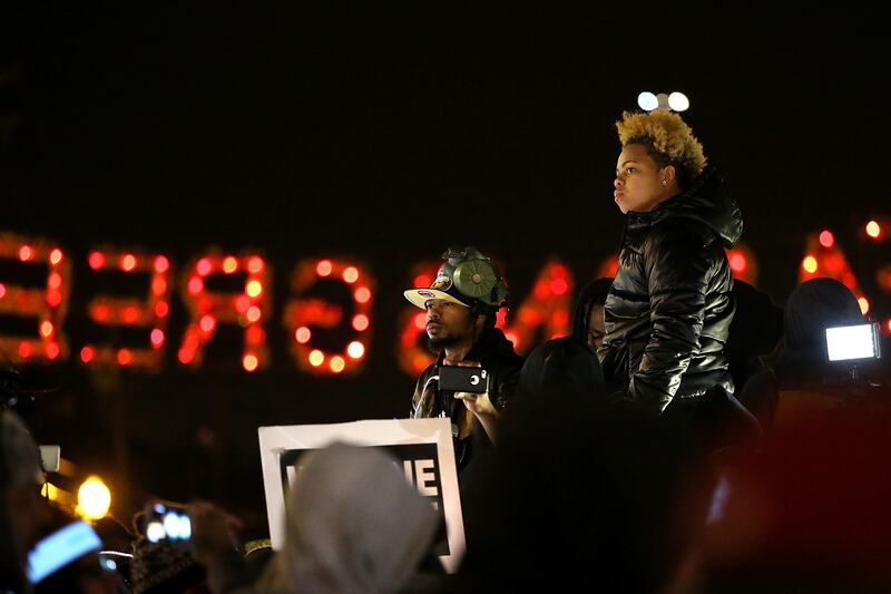galleries/2014/11/24/fury-at-the-ferguson-decision-photos/141124-ferg-6_lme4fz