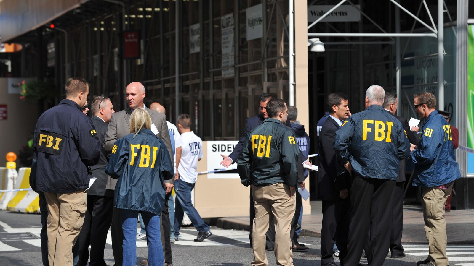 cheats/2013/02/21/fbi-battles-internal-sexting/130221-fbi-sexting-cheat_pzdwrs