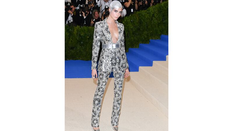 171222-carla-delevingne_nt8g2l