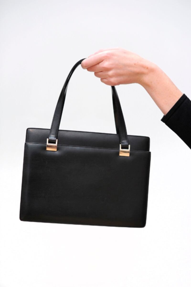 galleries/2011/12/19/margaret-thatcher-hillary-clinton-and-other-famous-handbag-owners-photos/powerful-handbags-thatcher-asprey_wfdu8i