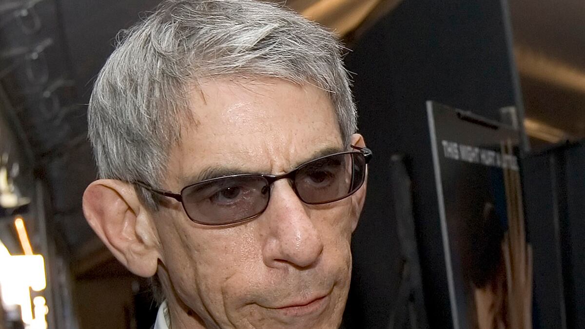 cheats/2012/10/03/belzer-does-nazi-salute-on-tv/richard-belzer-molestation-cheat_qe4jcj