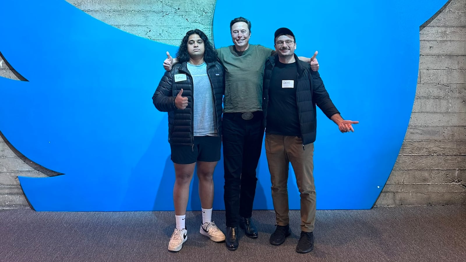 FhoePCRUAAA1WLG_jfv7cn