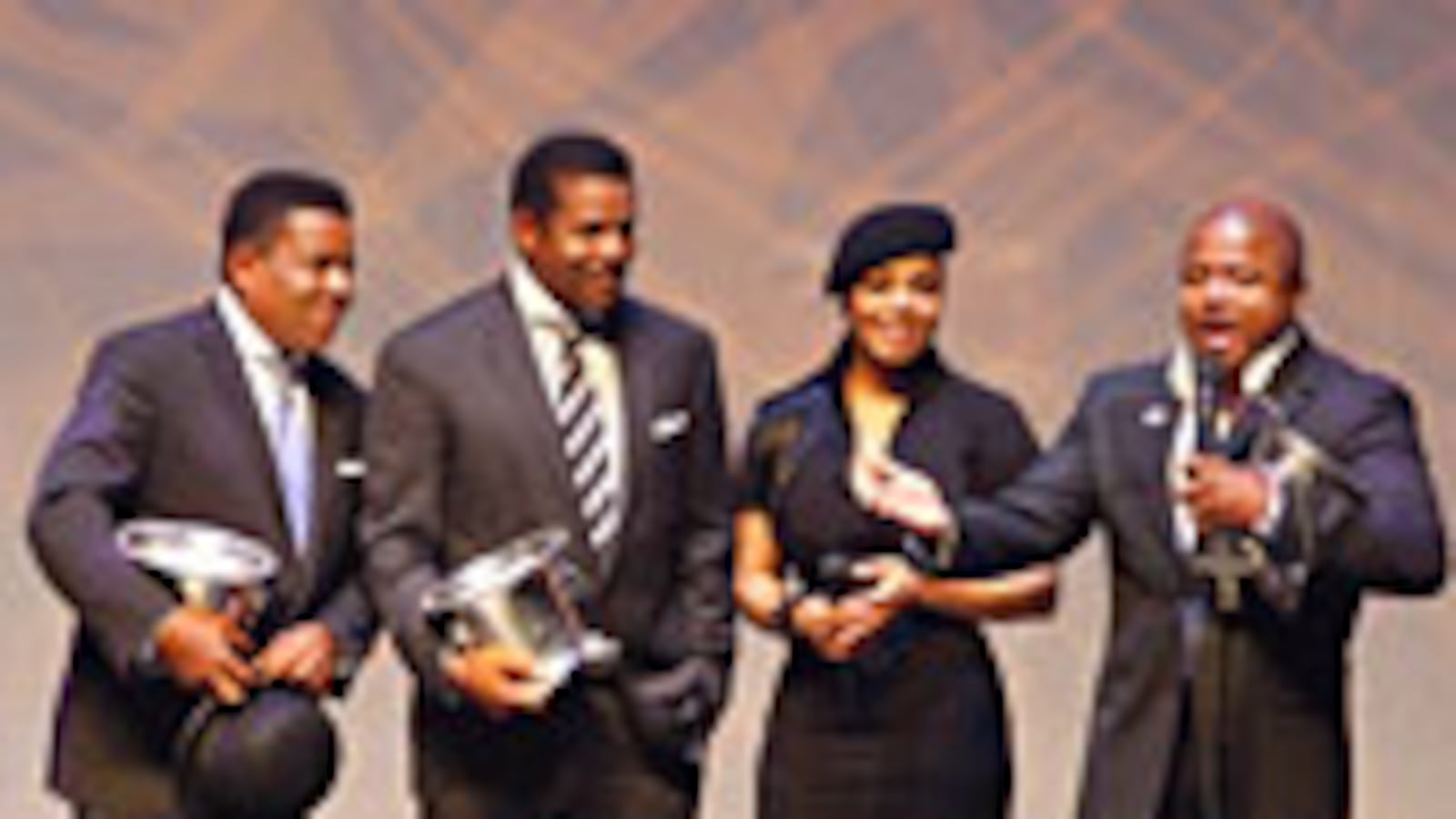 articles/2009/08/13/the-jackson-8s-family-feud/dimond-jackson-8_43234_elbbfw