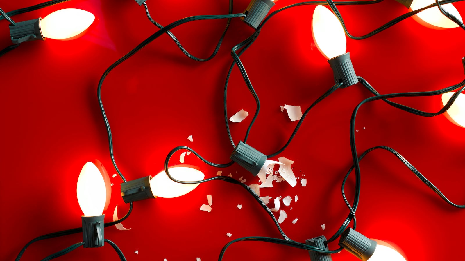 20112-lewis-holiday-season-tease_bfqxdy