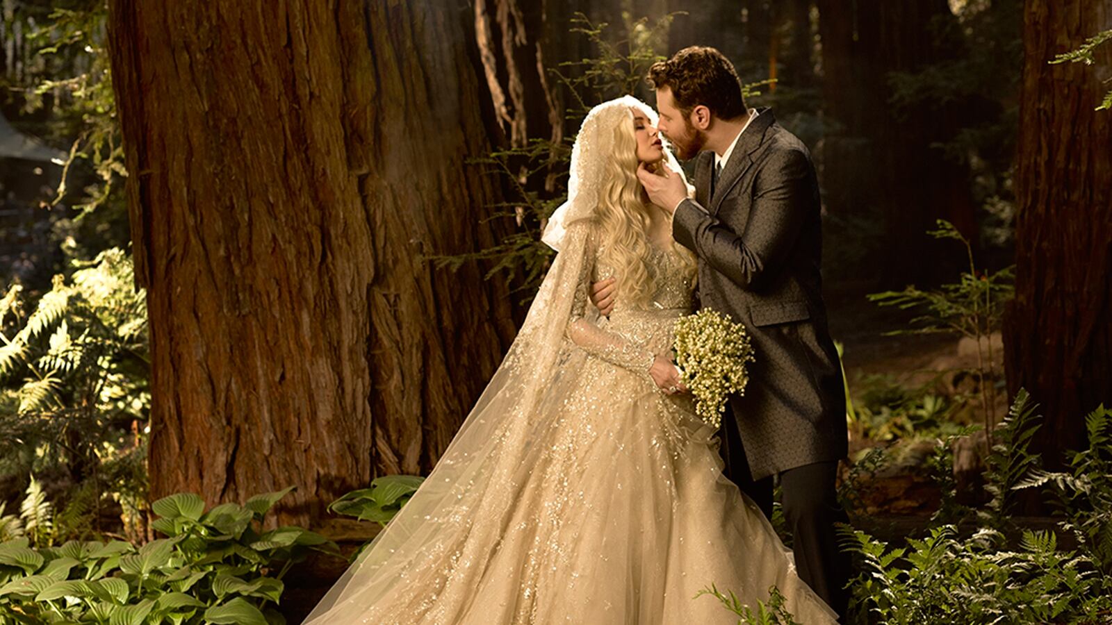 articles/2013/06/02/sean-parker-weds-alexandra-lenas-game-of-thrones-theme-a-mystery/130603-sean-parker-wedding-strochlic-tease-new_yfnhjw