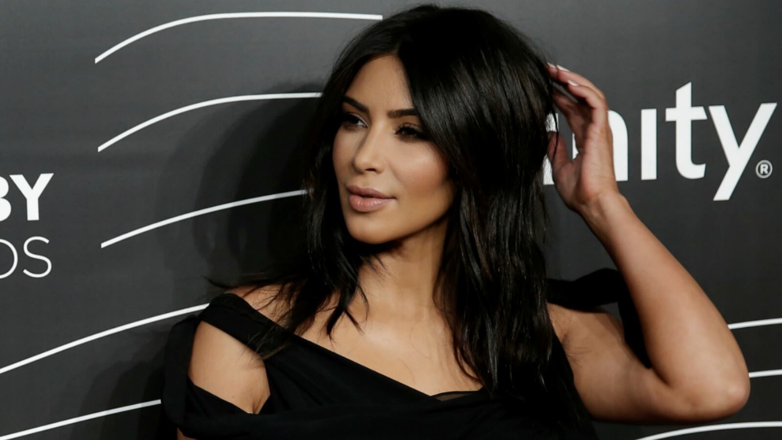 articles/2016/10/11/kim-s-robbers-rank-amateurs-in-halloween-store-cop-outfits/161011-sykes-kim-kardashian-2_lghpyz