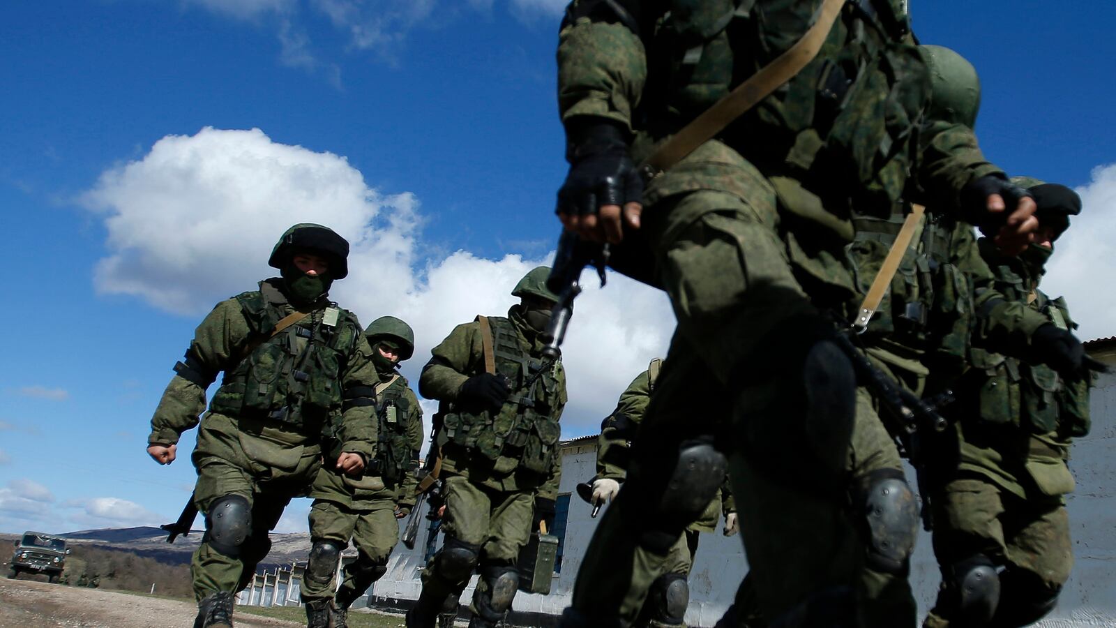 articles/2014/03/27/putin-could-invade-ukraine-at-a-moment-s-notice/140328-rogin-invade-ukraine-tease-new_j3ntcc