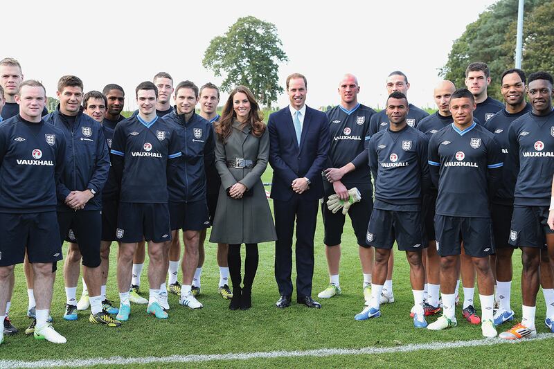 galleries/2010/12/10/kate-middleton-lookbook/middleton_soccer_arkw47