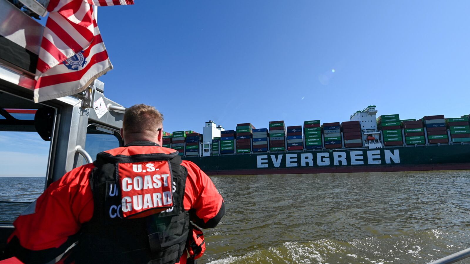 2022-03-15T191510Z_1952464640_RC203T9L5DB8_RTRMADP_3_USA-CONTAINER-SHIP_zphc26