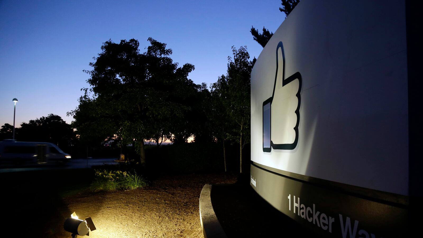 articles/2013/07/03/freedom-from-facebook-wants-conservatives-to-boycott-this-july-4/130702-facebook-boycott-freedlander-tease_vl3mx8