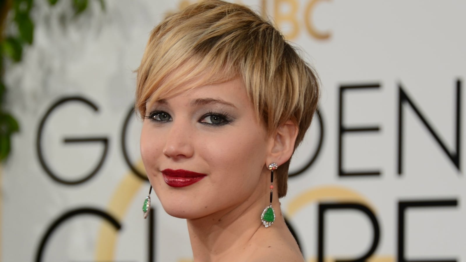 cheats/2015/06/10/fbi-takes-computers-linked-to-celeb-hack/150610-jlaw-cheat_gx8pvk