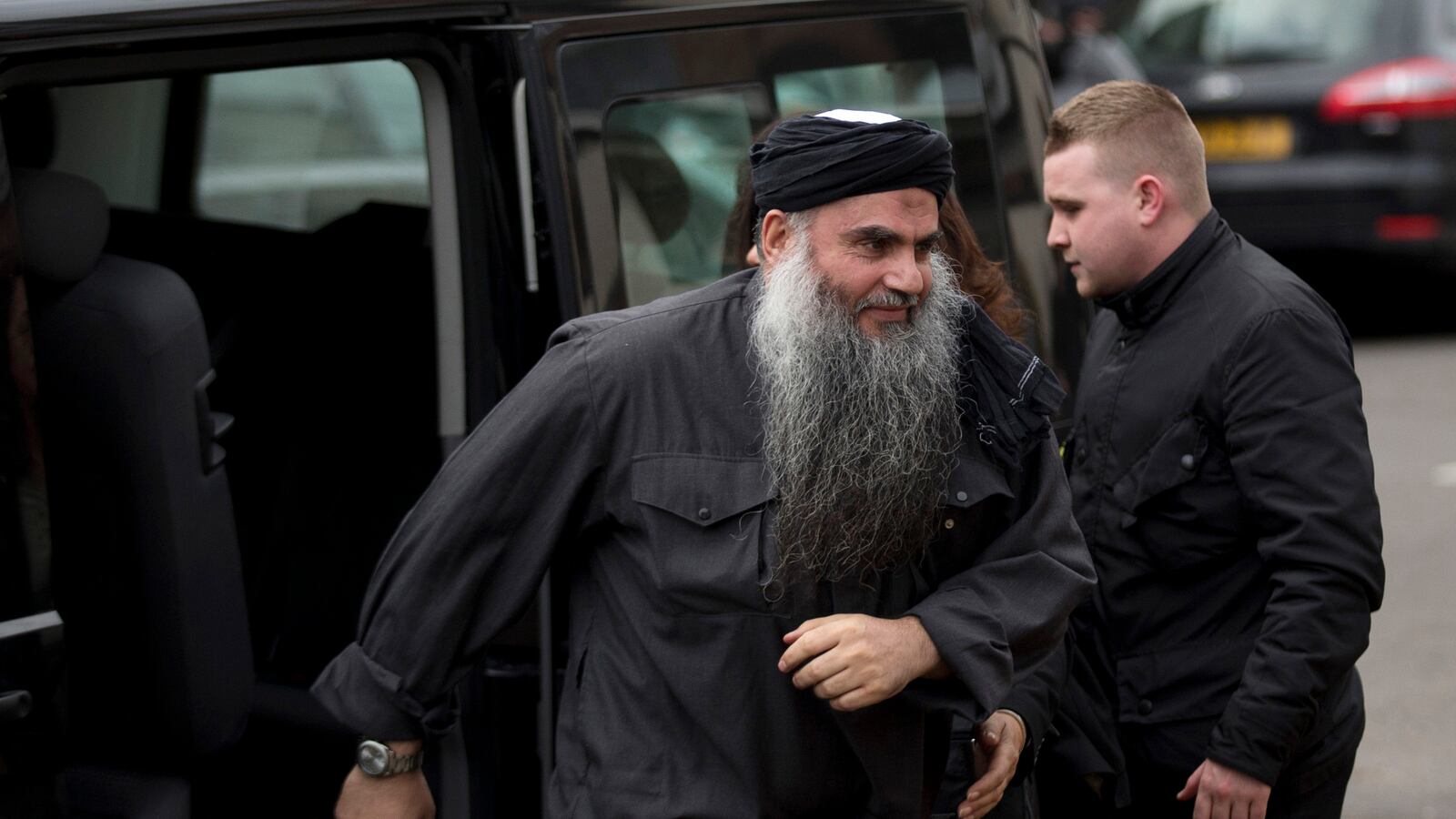 cheats/2013/07/07/radical-cleric-deported-from-u-k/130707-Abu-Qatada-cheat_z6oyfi