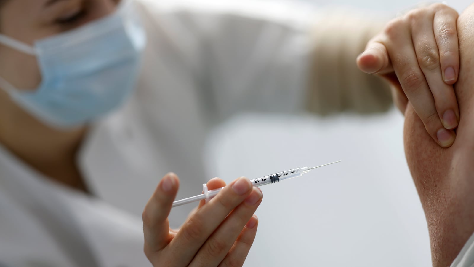 2021-11-17T162159Z_921852997_RC2BWQ9HYK5T_RTRMADP_3_HEALTH-CORONAVIRUS-FRANCE_ppidub