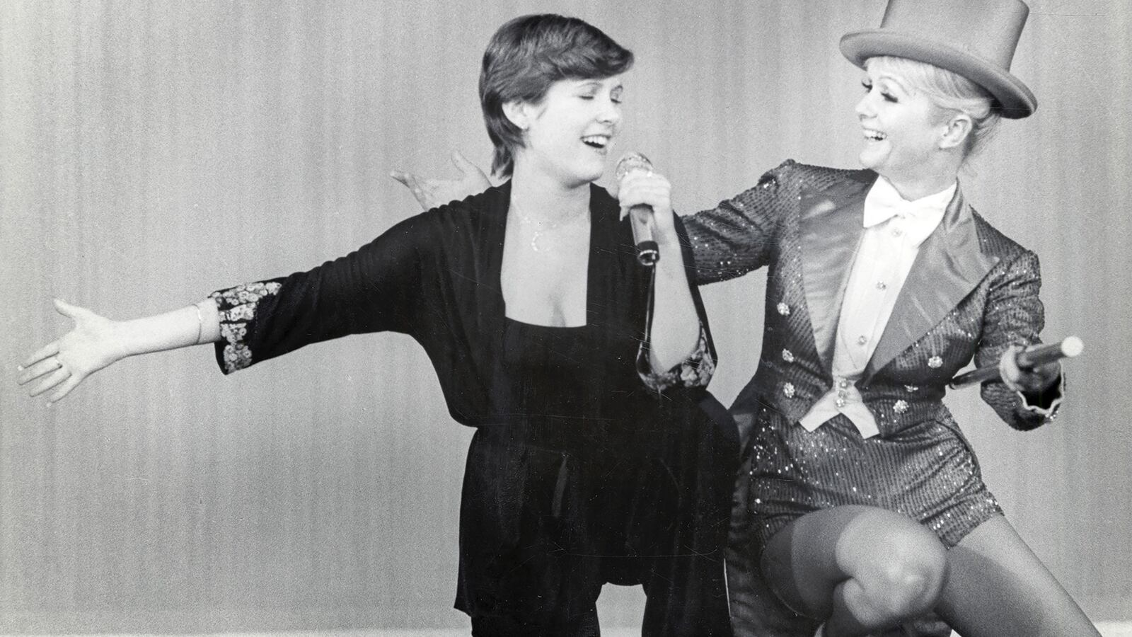 articles/2017/01/01/in-bright-lights-carrie-fisher-and-debbie-reynolds-share-their-beautiful-messy-love-with-the-world/170101-zimmerman-carrie-fisher-debbie-reynolds-hbo-tease_qt4r8j