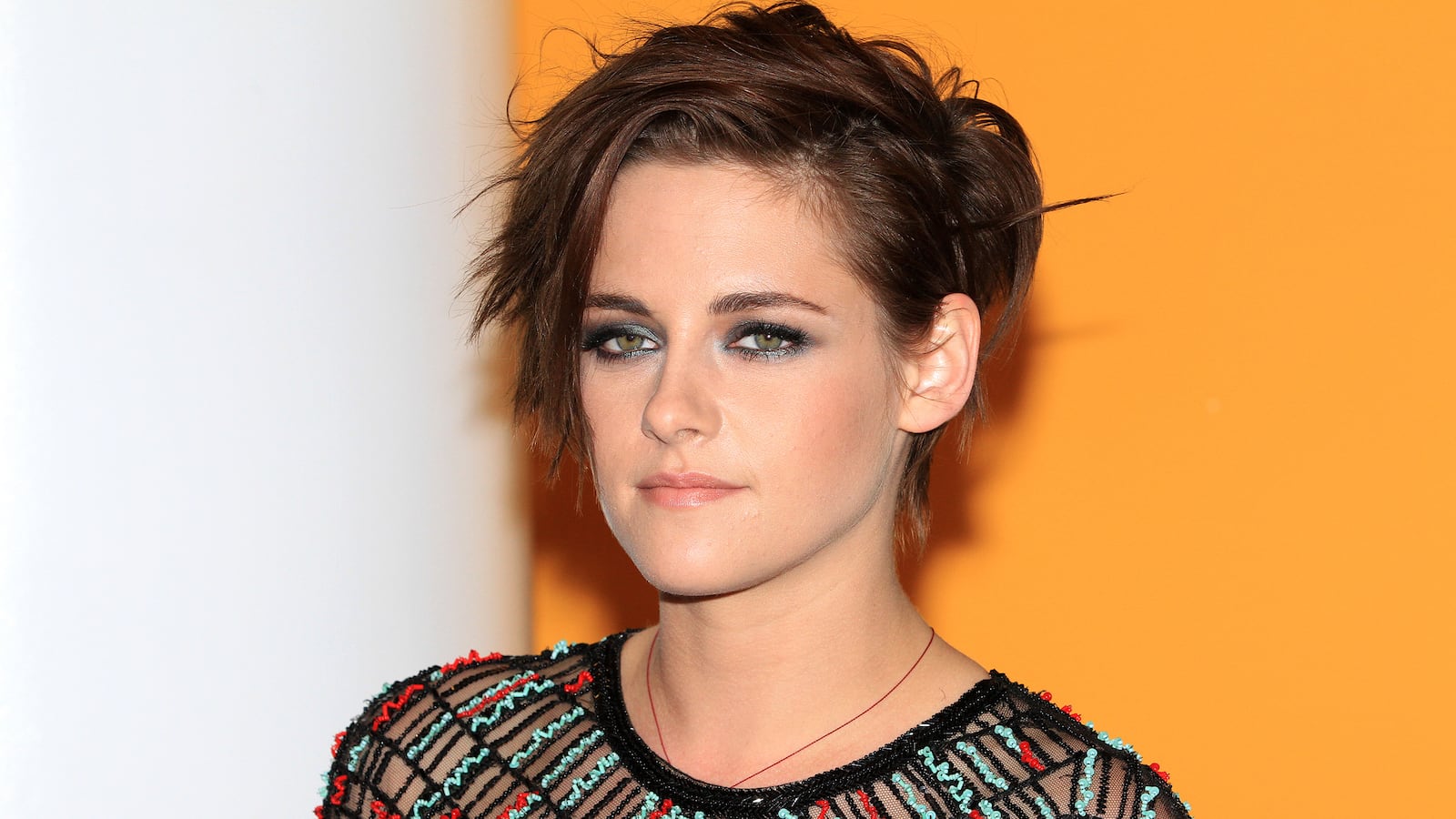 articles/2014/10/11/the-resurrection-of-kristen-stewart/141010-stern-stewart-tease_xe7tfr