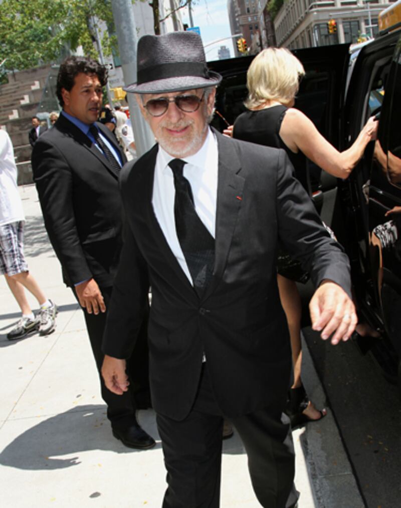 galleries/2012/07/09/guests-at-nora-ephron-s-memorial-matthew-broderick-steve-martin-and-more-photos/nora-ephron-memorial-guests-steven-spielberg_mmmjci