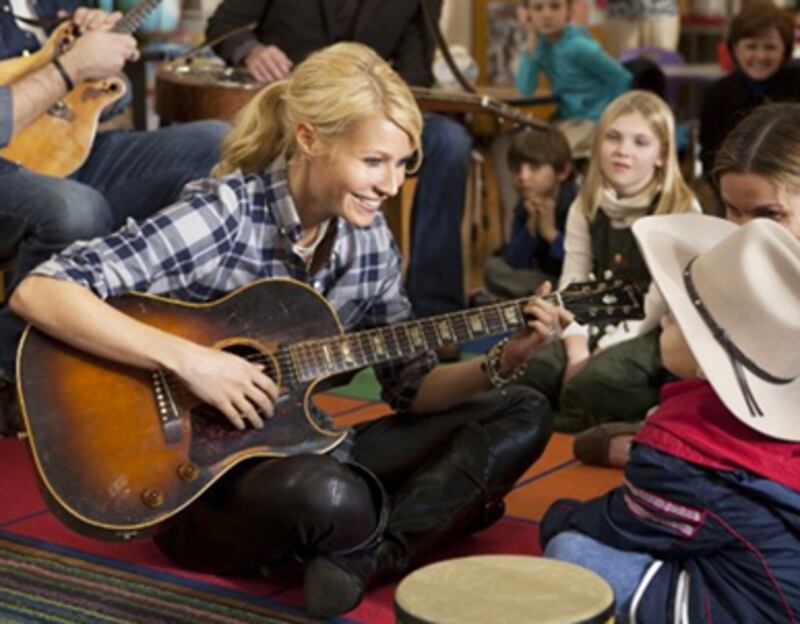 articles/2011/01/06/gwyneth-paltrow-country-strong-and-the-rise-of-the-country-carpetbagger/curtis-country-strong_151044_ywmrds