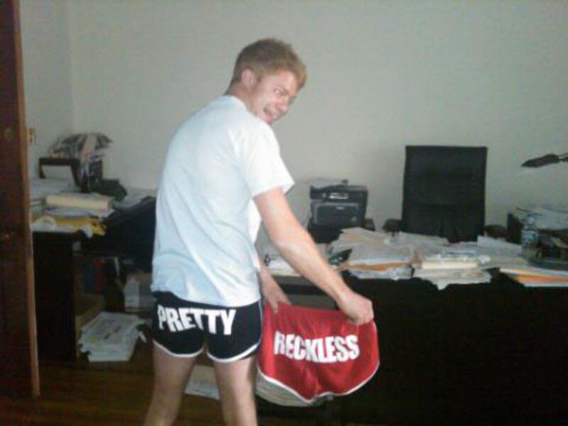 galleries/2010/07/28/best-celebrity-twit-pics/twitpi728---momsen_yafkzv