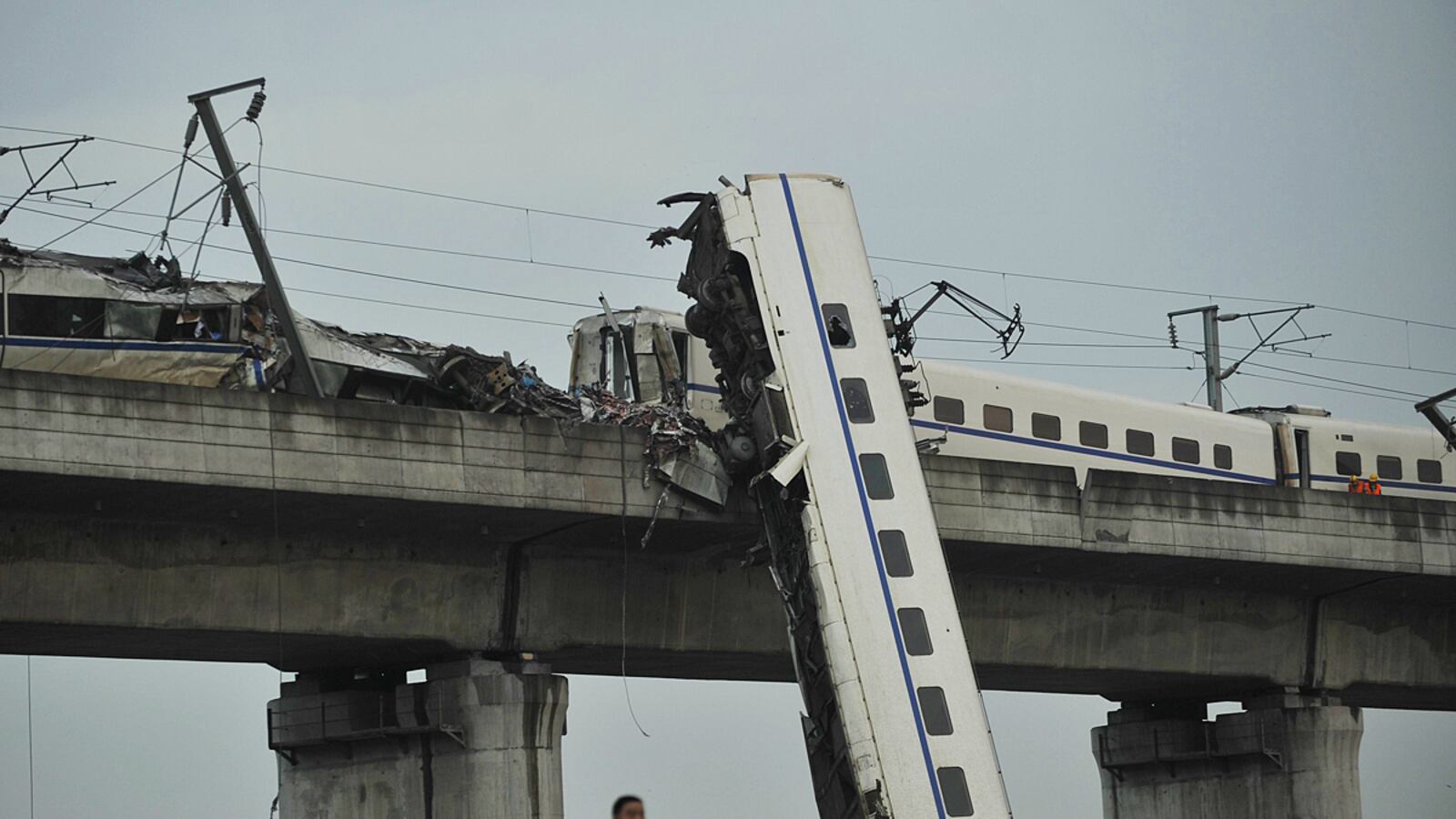 cheats/2011/07/24/china-train-crash-kills-35/china-train-crash-victims-cheat_hjeim5