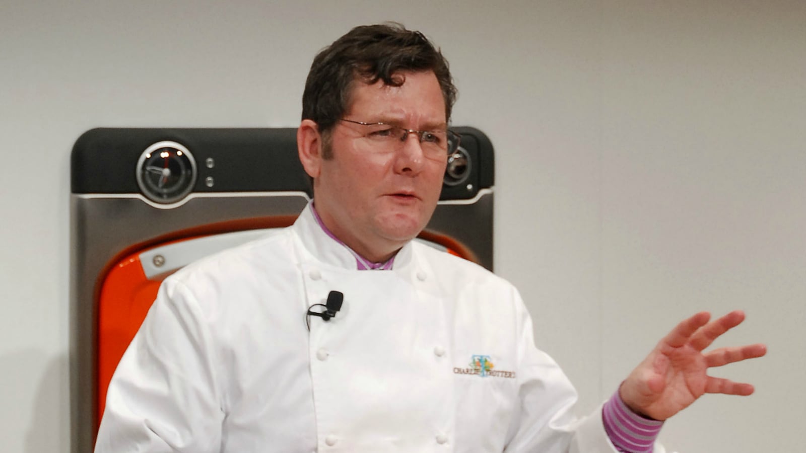 cheats/2013/06/16/charlie-trotter-sued-over-46k-bottle-of-wine/trotter-sued-over-wine-cheat_gkjquw
