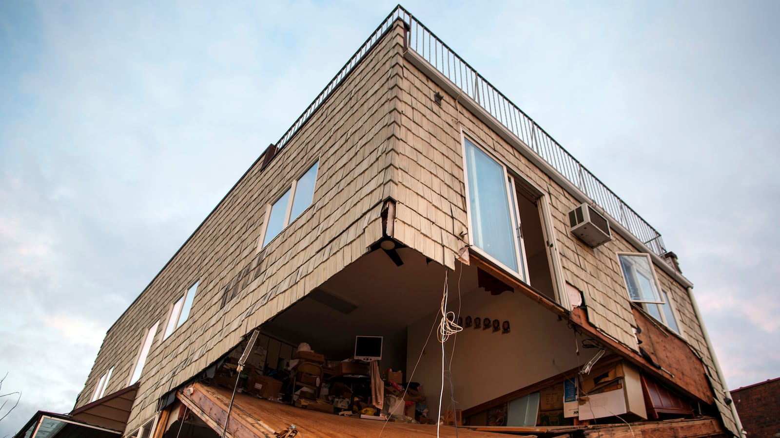 articles/2012/11/18/in-brooklyn-a-reputed-mobster-takes-sandy-s-name-in-vain/deluca-sandy-mobster-tease_hdxyoq