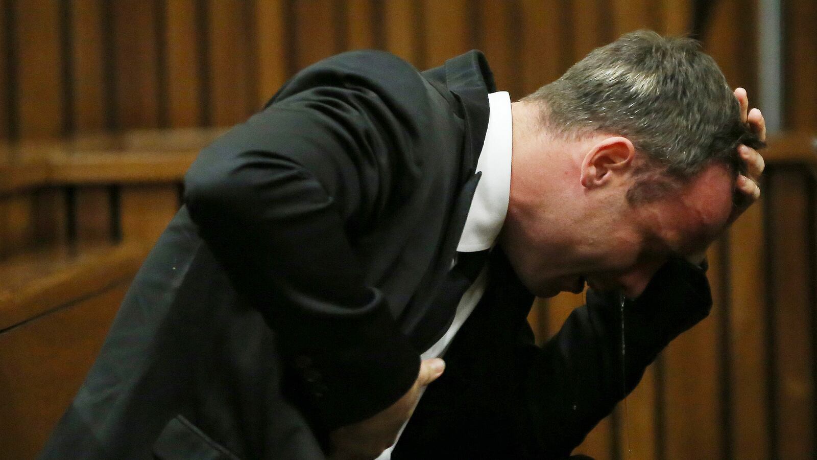 articles/2014/04/08/oscar-pistorius-s-sobbing-fit-on-the-witness-stand/140408-berold-pistorius_qnwfqn