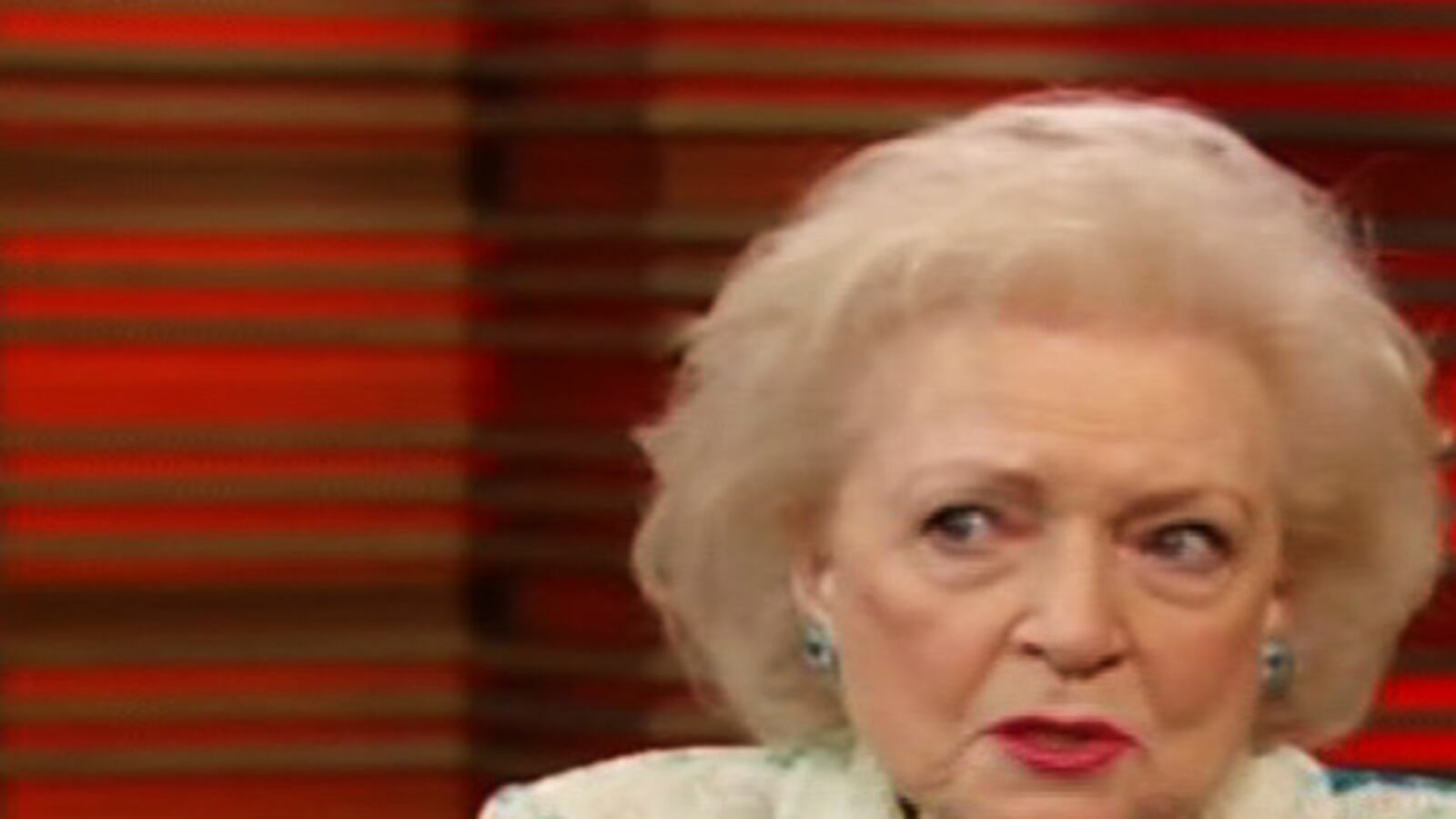 videos/2010/05/03/betty-white-on-regis-and-kelly/regis-white-120_pzochu