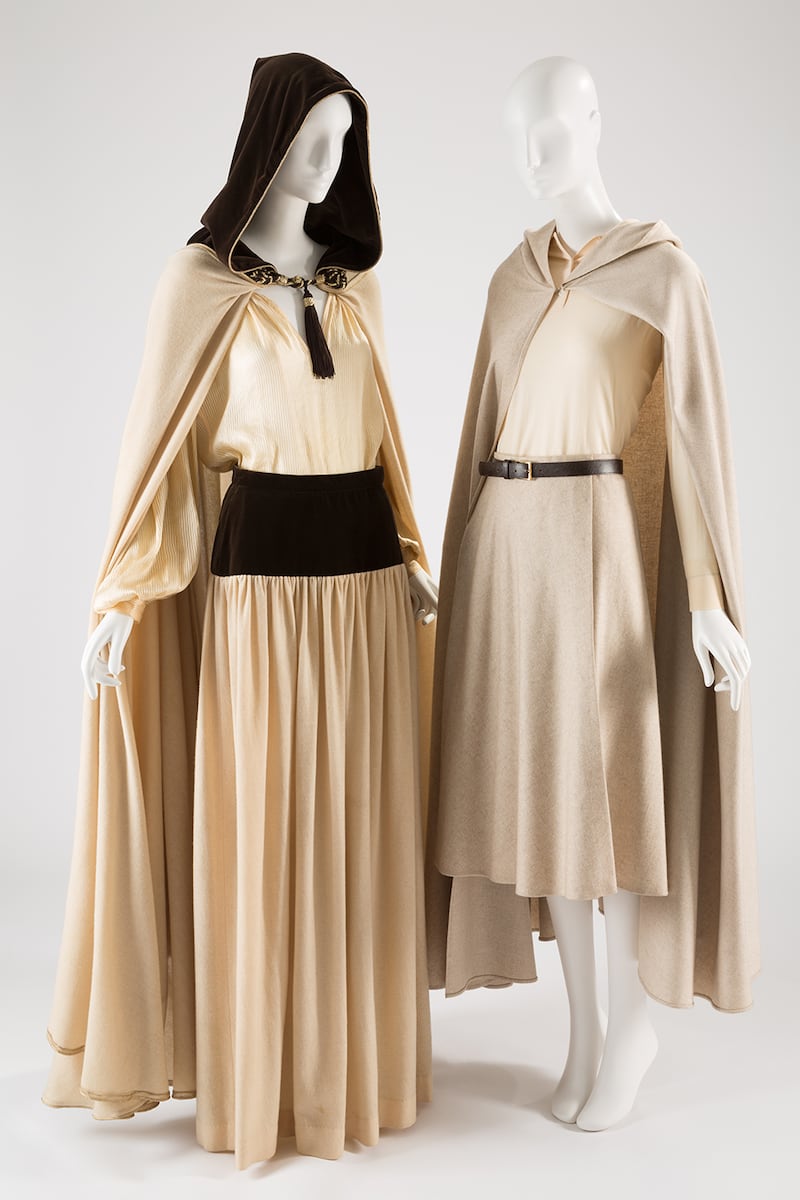 galleries/2015/02/06/yves-saint-laurent-halston-fashioning-the-70s/150205-ysl-halston-05_meaqvc