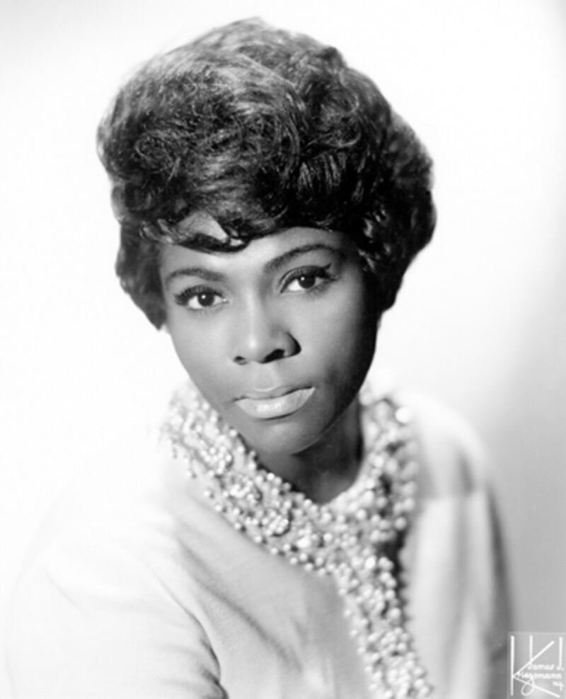 galleries/2012/02/14/bobby-brown-dionne-warwick-a-who-s-who-in-whitney-houston-s-family-photos/whitney-houston-family-dee-dee_nf8urv