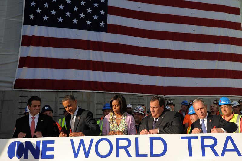 galleries/2013/05/28/barack-obama-and-chris-christie-s-jersey-shore-bromance-photos/obama-christie-2012-wtc1_ybnfur