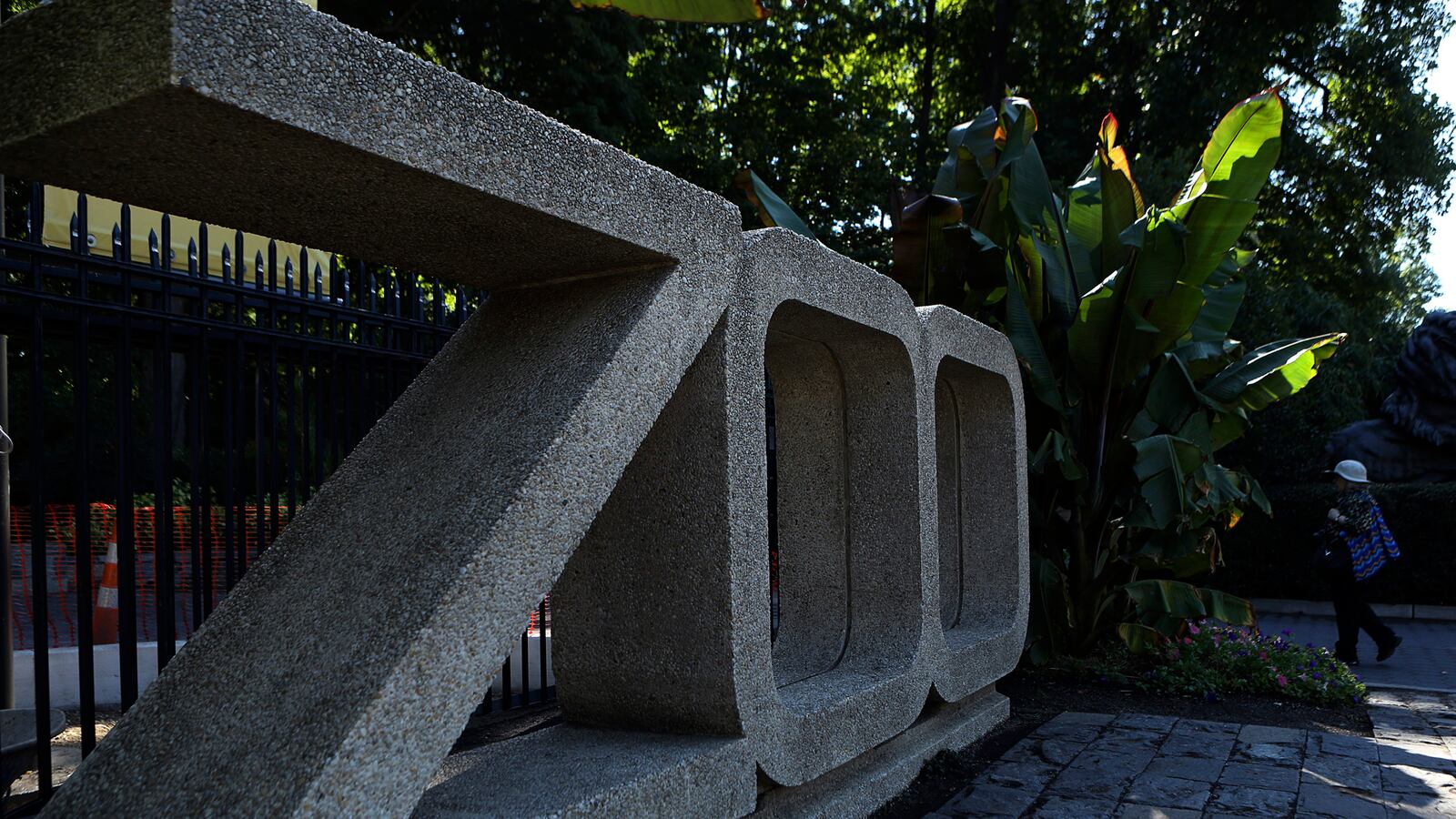 cheats/2014/04/21/man-shot-at-national-zoo/140421-zoo-cheat_ellayl