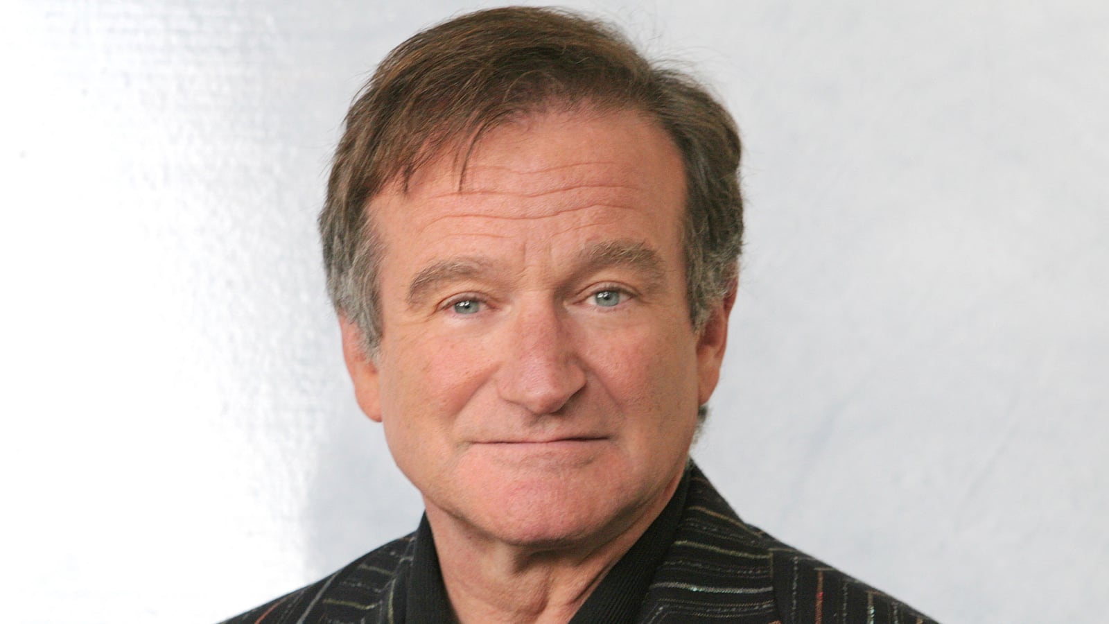 galleries/2014/08/11/robin-williams-dead-at-63-his-life-in-photos/140811-rw-intro-slide_vbeovh