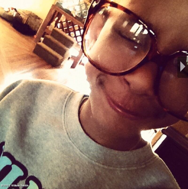 galleries/2012/02/26/rihanna-mariah-carey-and-more-celebrity-twitter-photos/twitpics-1223-willow_wt0okw