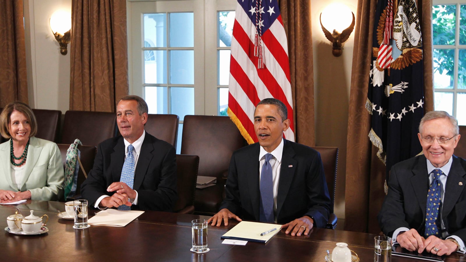 articles/2011/07/11/debt-crisis-coverage-8-great-opinion-pieces-vertical/debt-roundup-dzieza_gcmpux