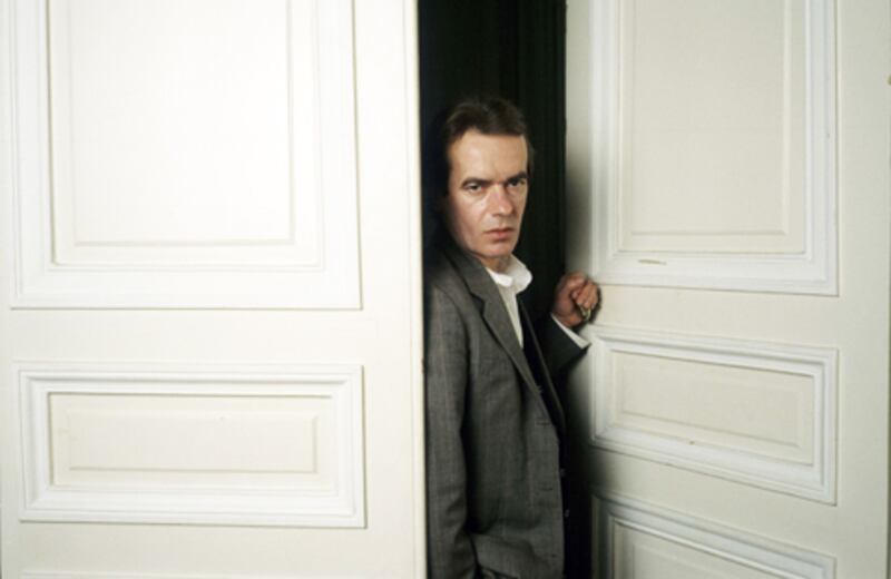 articles/2010/02/13/englands-punching-bag-martin-amis/martin-amis-gallery-launch_vtn2ph