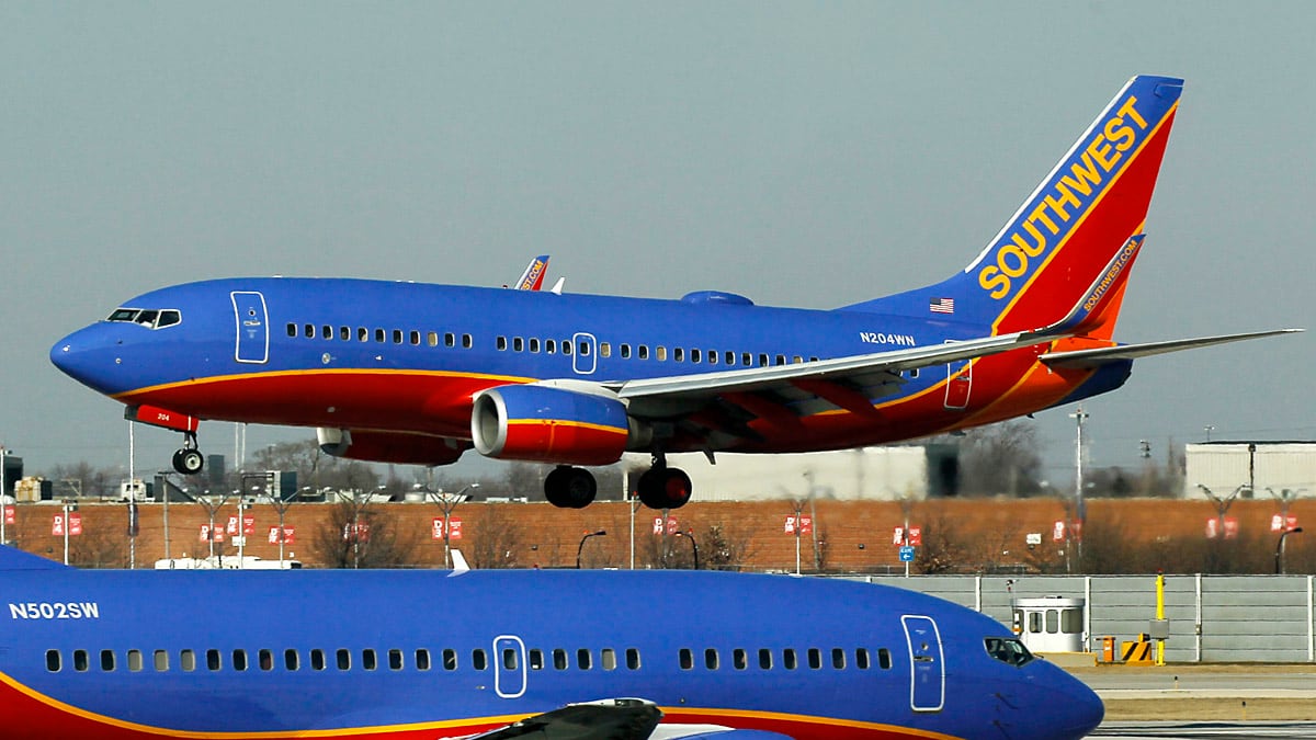 cheats/2012/02/27/pilot-s-birthday-wishes-cause-panic/southwest-mom-aboard-cheat_yuswyc