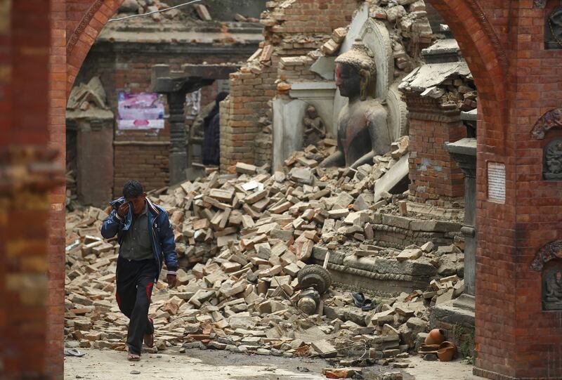 galleries/2015/04/26/aftermath-of-devastating-earthquake-in-nepal-photos/150426-nepal-earthquake-04_yb6njs