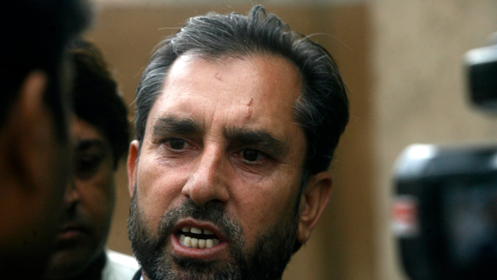 cheats/2014/05/11/lawyer-for-man-who-aided-cia-quits/140511-pakistan-lawyer-cheat_r2dp9i