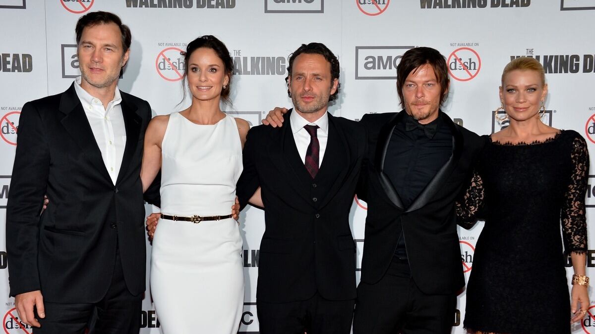 articles/2013/09/16/amc-developing-walking-dead-spin-off-snl-sets-new-cast/The_Walking_Dead_-_teaser_zjcwib