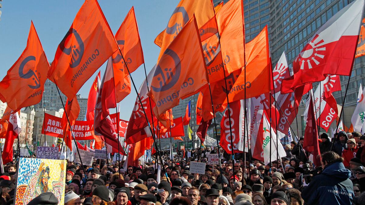cheats/2012/03/10/russia-holds-new-anti-putin-protests/moscow-holds-anti-putin-protest-20-thousand-moscow-cheat_tvr3cq